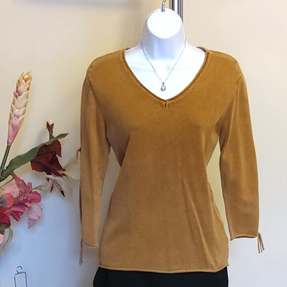 NWT Women’s Yellow Lightweight 3/4 Sleeve Cardigan Pullover Sweater Size 8 or 10 - Picture 5 of 6